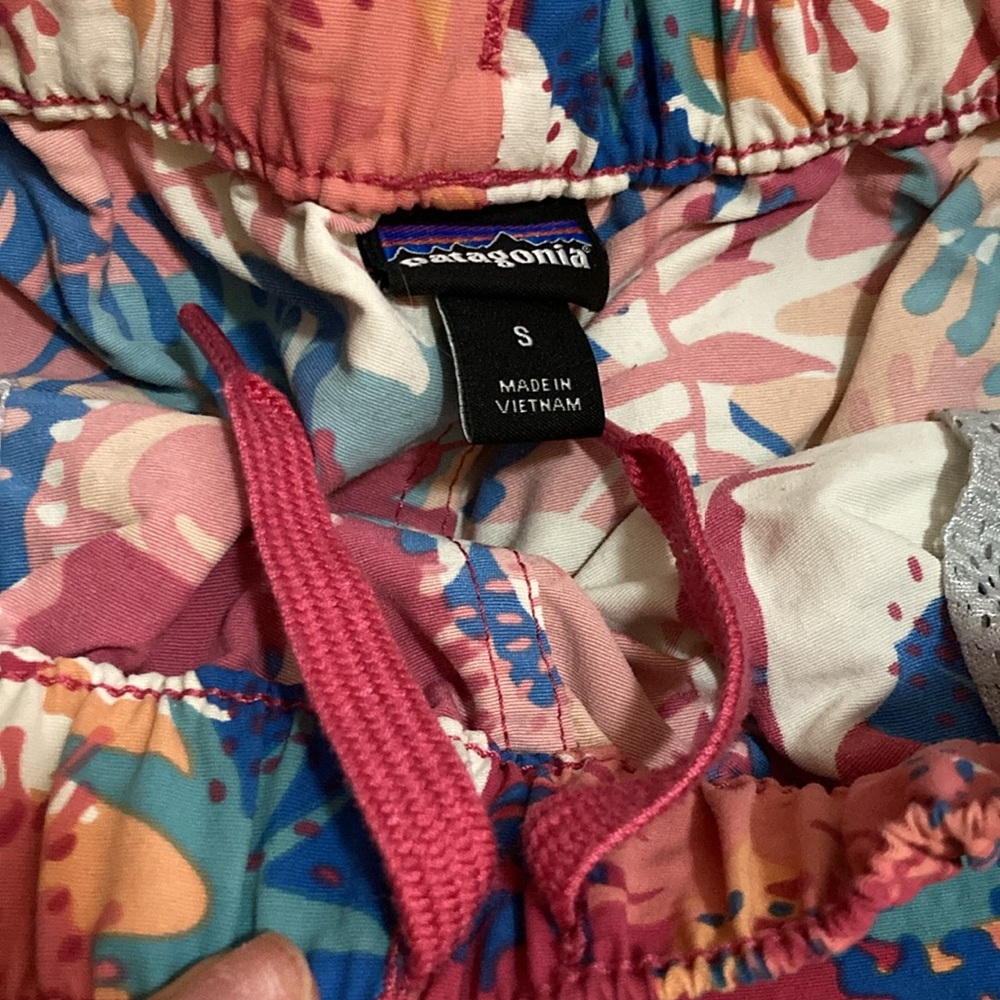 Patagonia Barely Baggies Shorts - Picture 4 of 5